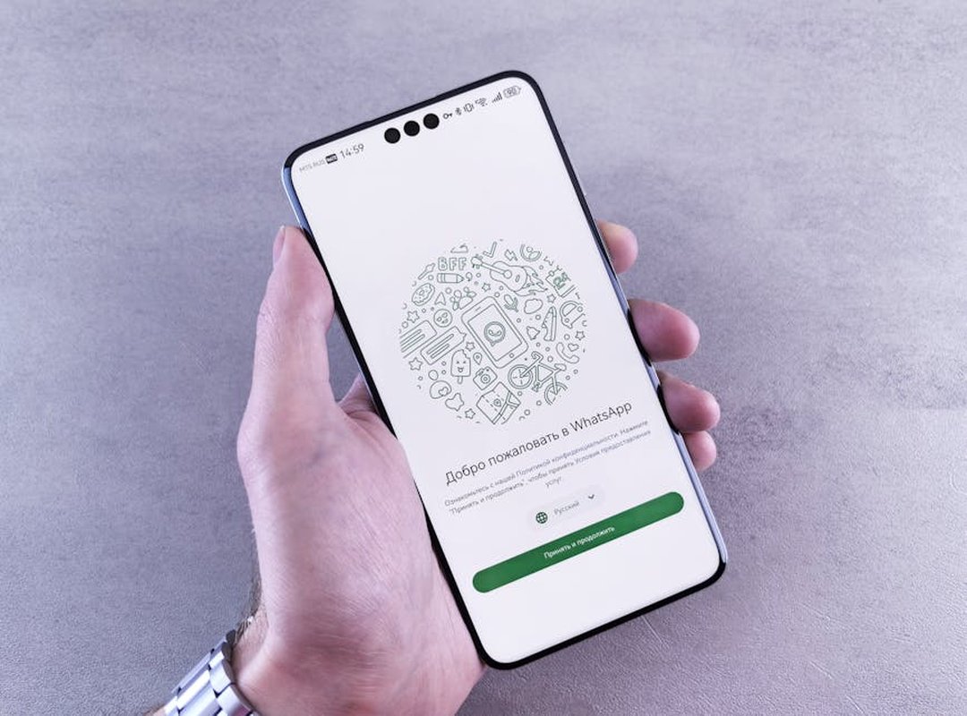 Adding Laughter Audio Clips to WhatsApp